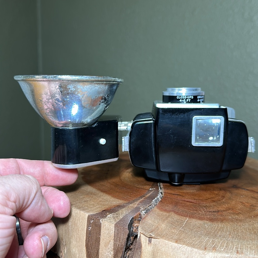 KODAK Brownie Twin 20 with Flash - Picture 9 of 16